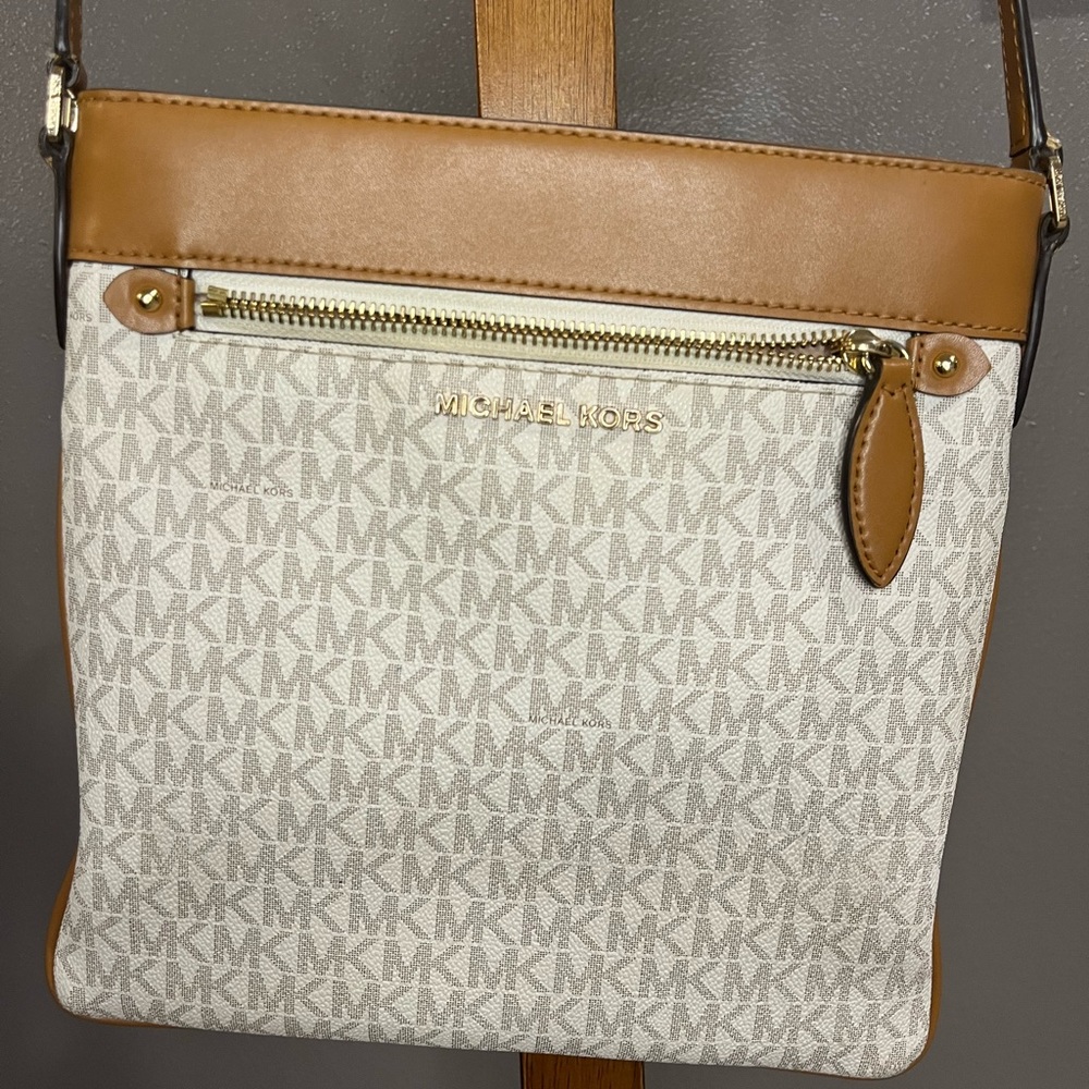 Michael Kors Jet Set Signature Logo Small Flat Crossbody Bag ~ Vanilla Acorn
